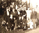 Oktober  1957.  Vor dem Bahnhof in Sosnitza , Familien  Noske und Piszczek reisen nach BRD aus.